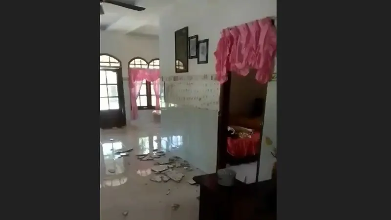 Rumah warga rusak akibat gempa Tuban. (Istimewa)