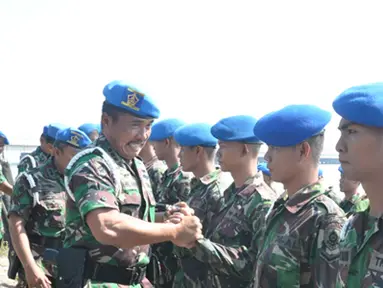 Citizen6, Surabaya: Ucapan selamat kepada peserta Dikmaba PK TNI AL oleh Komandan Pusdikpomal Syahril Bakhri, di Pantai Kenjeran, Surabaya. (Pengirim: Kobangdikal).