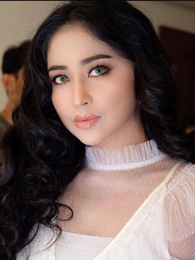 Dewi Perssik. (Foto: Instagram @dewiperssikreal)