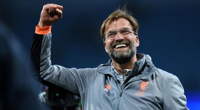 Jurgen Klopp menjadi salah satu manajer tercepat yang mampu koleksi 500 poin, yaitu hanya dalam 236 laga. Didatangkan pada 2015, Klopp benar-benar mengubah nasib Liverpool dengan menyabet gelar pertama Liga Inggris pada musim 2019/20 dan trofi Liga Champions di musim sebelumnya. (AFP/Paul Ellis)