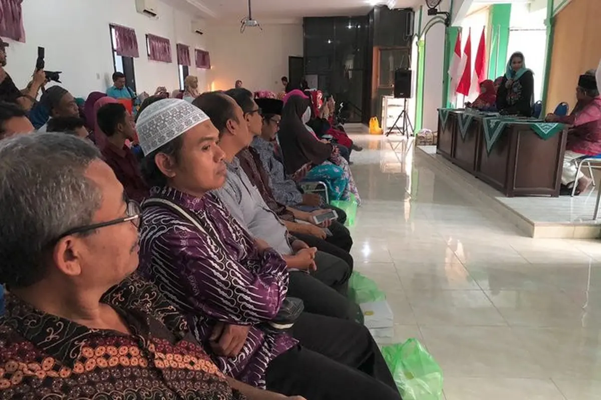 Puti Guntur bertemu kader Aisyiyah. (Merdeka.com)