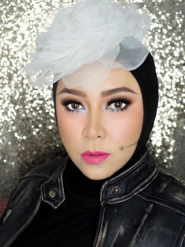 Gagal Fokus Makeup Hijab Melly Goeslaw Ini Nyentrik Banget Beauty