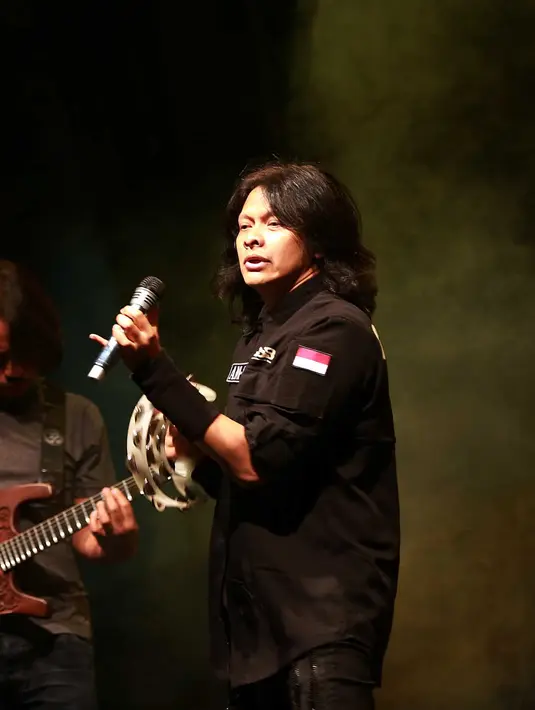 Armand Maulana selalu tampil enerjik di atas panggung, ternyata ia memiliki kiat-kiat di balik tampilannya yang selalu prima itu. (Deki Prayoga/Bintang.com)