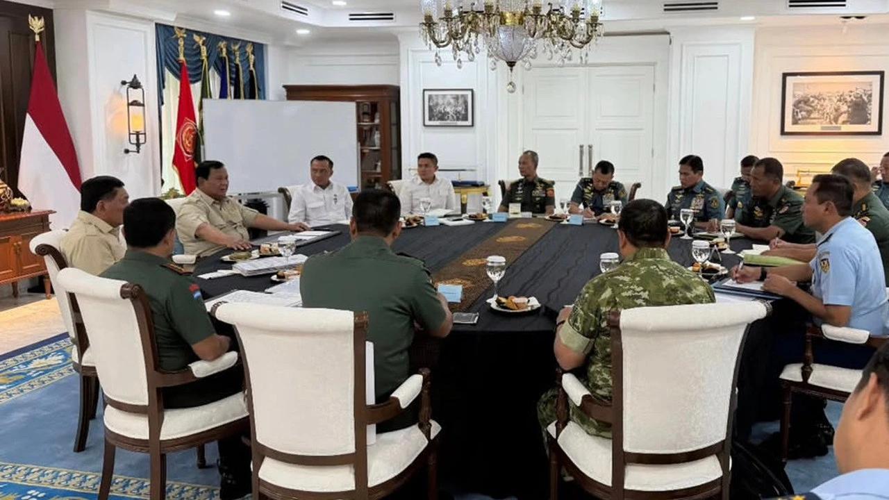 Ini yang Dibahas Prabowo saat Panggil Menhan, Panglima TNI dan Seluruh Kepala Staf ke Istana