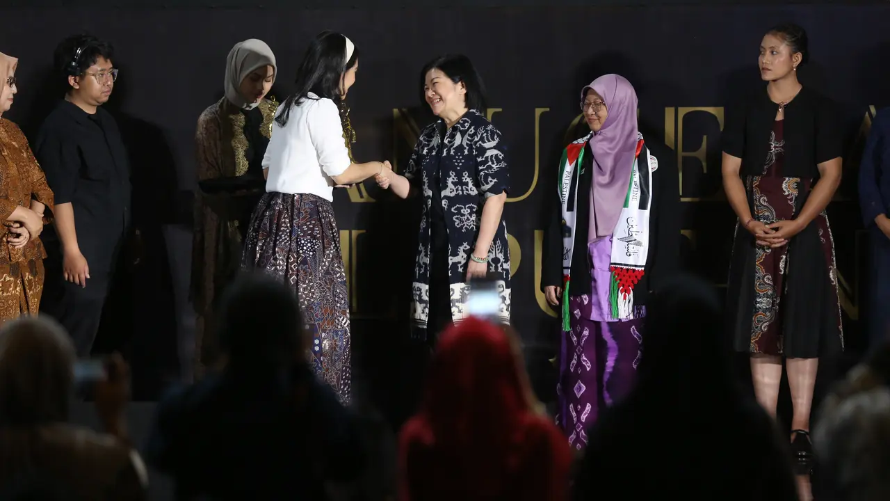 Dokter Tan Shot Yen saat menerima Anugerah Perempuan Hebat Liputan6 2025 untuk kategori Kesehatan. (Istimewa)