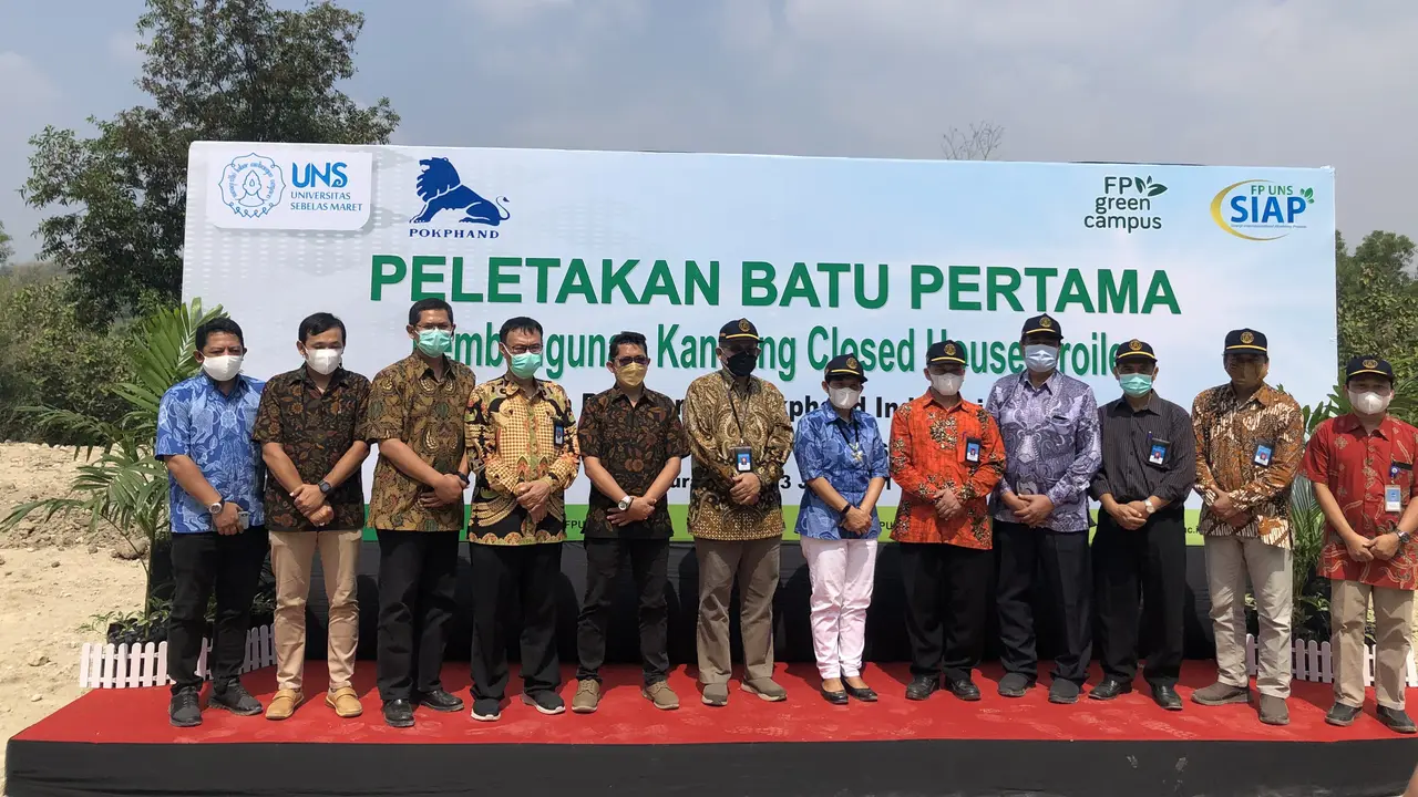 Charoen Pokphand Indonesia Seremoni Peletakan Batu Pertama kepada FP UNS