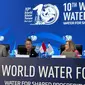 Sekretaris Eksekutif (ES) Komisi Ekonomi dan Sosial PBB untuk Asia dan Pasifik (UN ESCAP) Armida Alisjahbana (tengah) dalam konferensi pers World Water Forum ke-10 di BNDCC, Nusa Dua, Bali, Selasa (21/5/2024). (Liputan6/Benedikta Miranti)