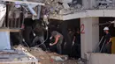 Sedikitnya diperkirakan ada tujuh orang tewas dalam serangan rudal besar-besaran yang diluncurkan Iran ke sejumlah kota di Israel, termasuk Haifa dan Tel Aviv. (GIL COHEN-MAGEN/AFP)
