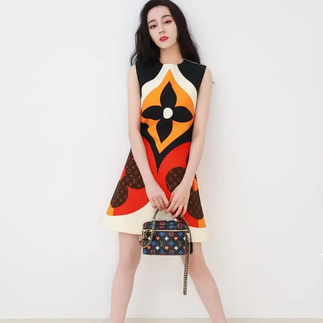 Potret Feminin Dilraba Dilmurat dalam Balutan Busana dari Louis Vuitton