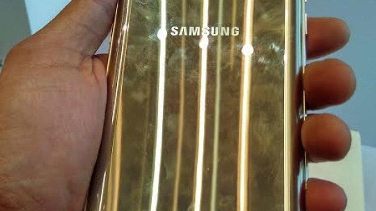 Mengintip 'wajah' cantik Samsung Galaxy Note 5 versi emas