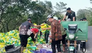 Karung Bekas SPHP Berserakan, Diduga Beras Subsidi Dikemas Ulang