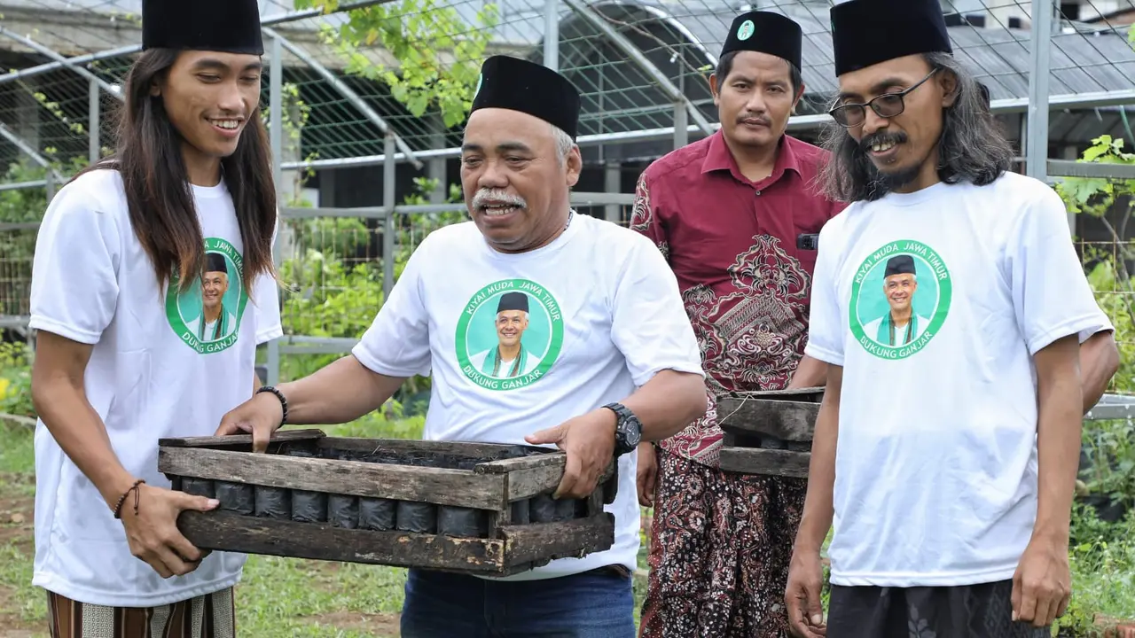 Relawan Kiyai Muda Jawa Timur (Jatim) pendukung Ganjar Pranowo menggelar seminar dan pelatihan bertema Pembinaan Ekonomi dan Ketahanan Pangan melalui budi daya tanaman sacha inchi di Pondok Pesantren Fathul Ulum, Kecamatan Diwek, Kabupaten Jombang, Jawa