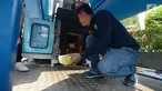 Petugas memusnahkan barang bukti jenis sabu dalam rilis pemusnahan barang bukti narkotika di Polres Metro Jakarta Barat, Rabu (26/6/2019). Memperingati Hari Anti Narkotika Internasional, Polres Metro Jakarta Barat memusnahkan 138 kg sabu serta 10 ribu butir ekstasi. (merdeka.com/Imam Buhori)