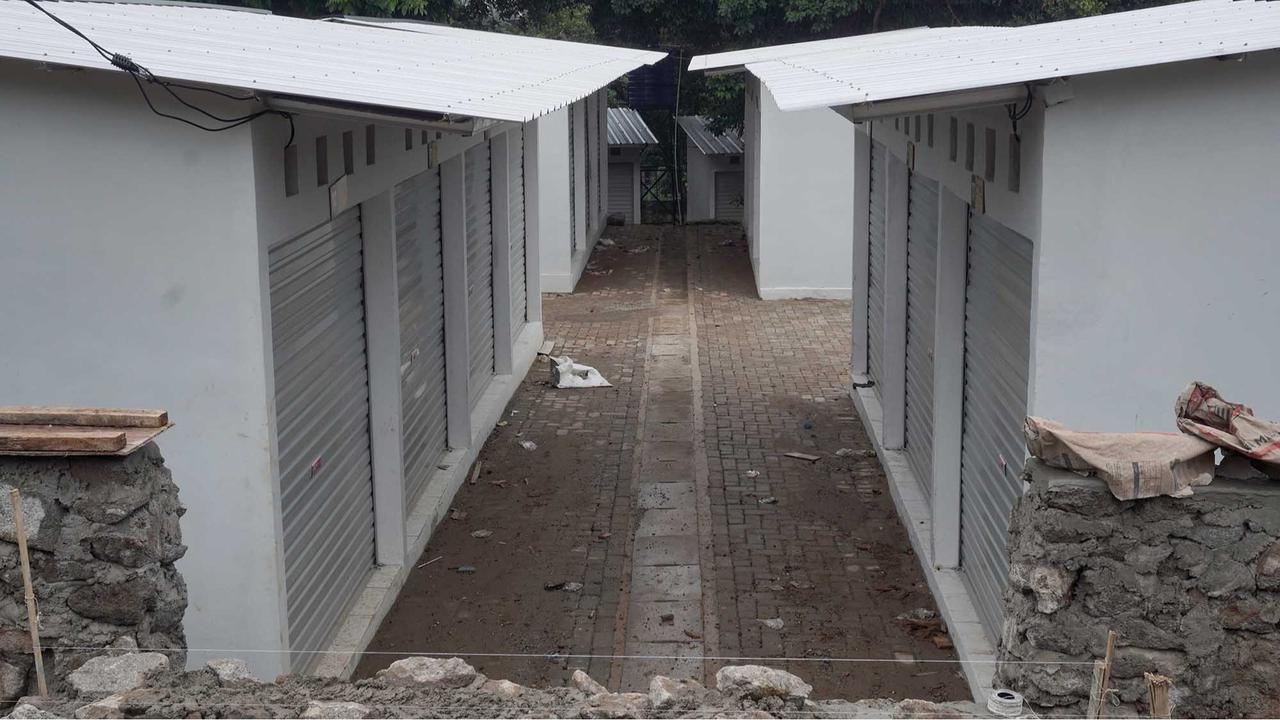 FOTO: Pasar Relokasi Pedagang Pasar Barito di Lenteng Agung masih Sepi