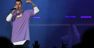 Terkenal sebagai penyanyi solo pria yang kerap memiliki masalah dengan fansnya, Justin Bieber yang sedang beristirahat dari jadwal turnya mendapat kunjungan dari wanita spesial, yaitu neneknya yang bernama Diane Dale. (AFP/Bintang.com)