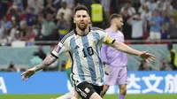 Lionel Messi kini berhasil menyalip rekor yang ditorehkan oleh Diego Maradona dan Guillermo Stabile sebagai pencetak gol terbanyak timnas Argentina. Messi tercatat telah membuat 9 gol atau unggul satu gol dari Maradona dan Stabile. (AP/Thanassis Stavrakis)