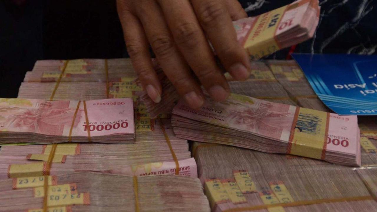 "Nilainya Rp5miliar sekian, ini per tanggal 30 Agustus 2023 kami pindah bukukan dari rekening RPL kami, ke rekening paguyuban," ucap dia.<br>