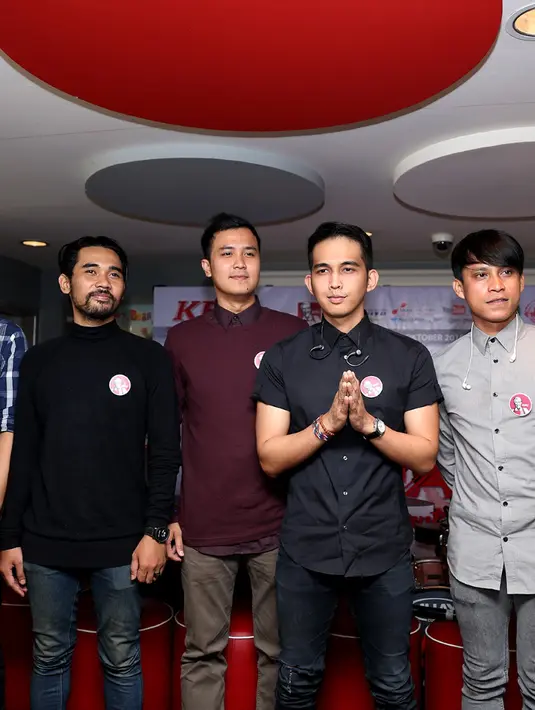 'Di album-album sebelumnya kami lebih banyak pakai sound gitar yang rock 'n roll atau akustik. Sekarang kami coba mengarah ke rock modern yang menggunakan banyak jenis distorsi,' urai Fare. (Andy Masela/Bintang.com)