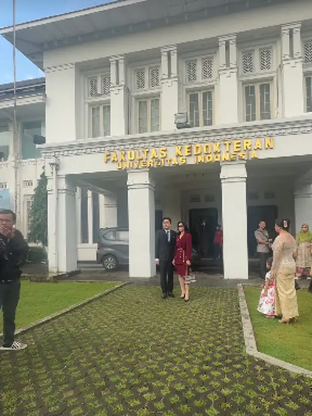 Suami Isyana Sarasvati Jadi Dokter Spesialis Jiwa