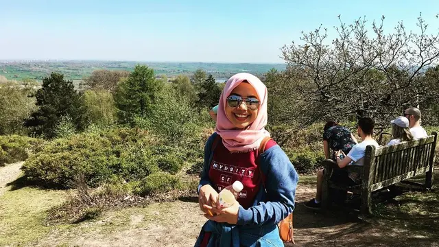 Kini Makin Sukses, Ini 6 Potret Terbaru Raeni Anak Tukang Becak yang Viral