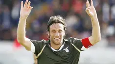Lazio's midfielder Stefano Mauri (C) celebrates after scoring against Catania during their Serie A football match at Massimino Stadium on April 17, 2011. AFP PHOTO / Marcello PATERNOSTRO