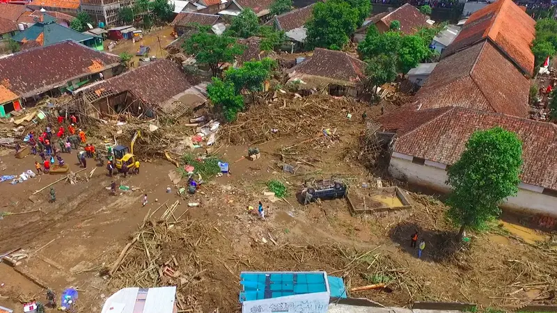 Sisa kerusakan akibat banjir bandang Garut