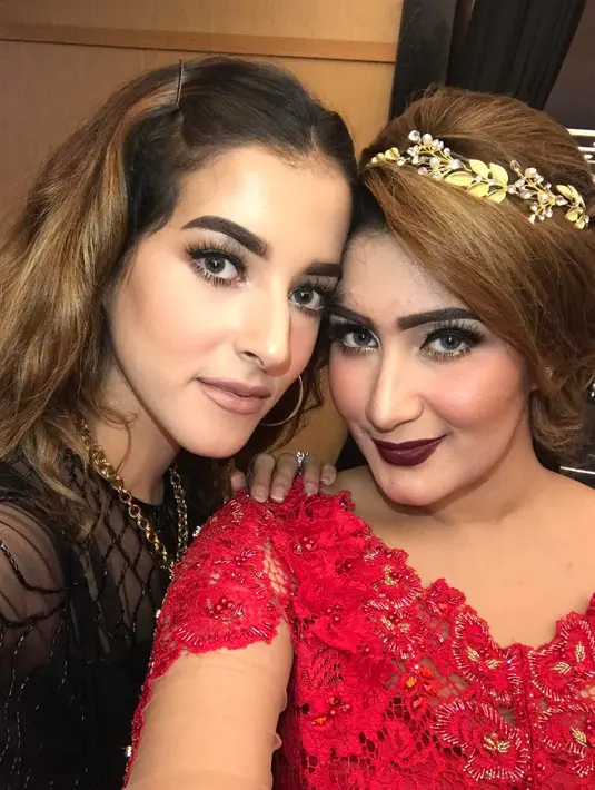Tania Nadira beberapa kali mengunggah kebersamaannya dengan Tasya Farasya. Netizen yang melihat unggahannya kerap menyebut keduanya memiliki wajah yang mirip bak kakak adik. (Liputan6.com/IG/@tanianadiraa)