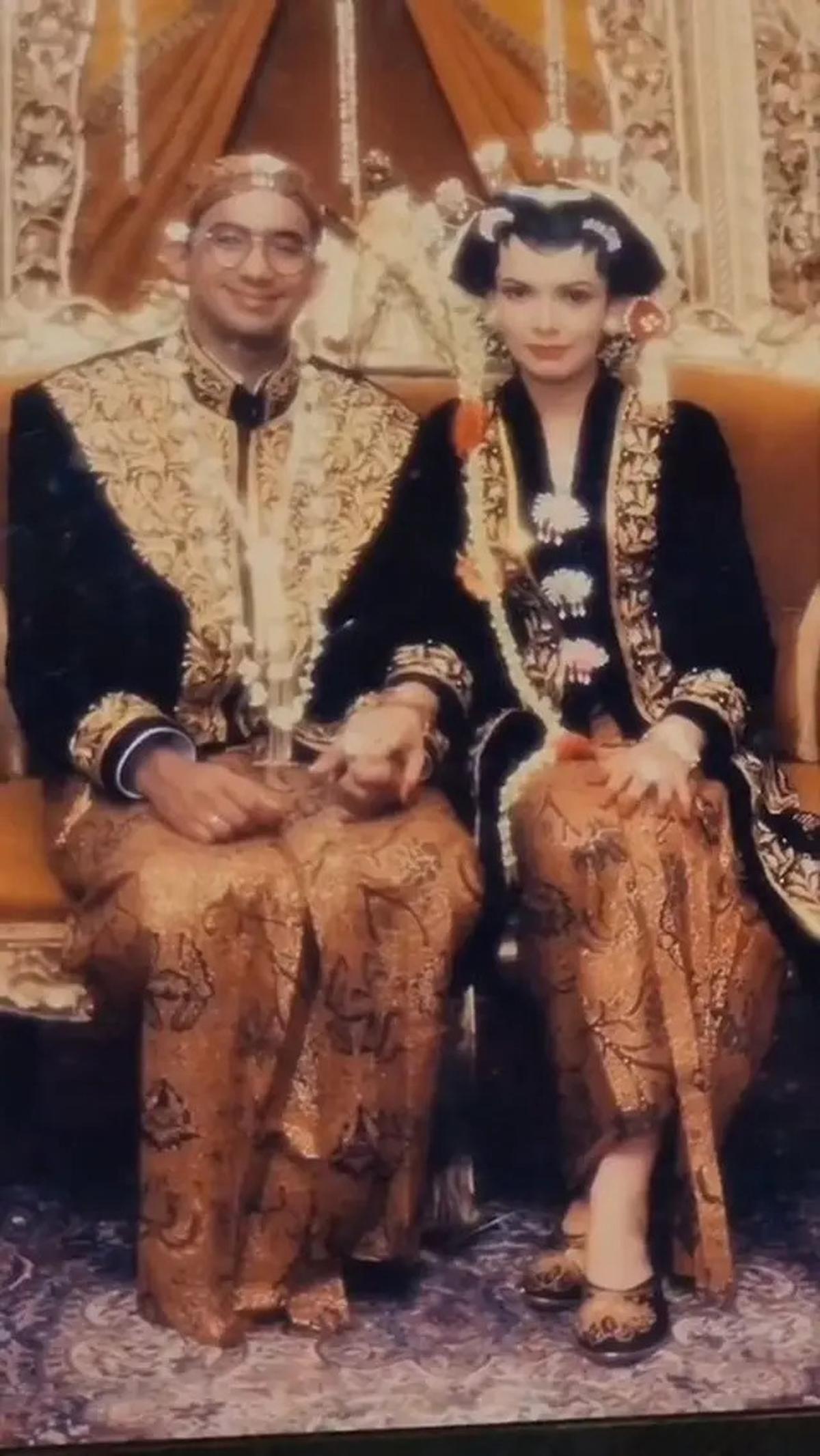 Kisah Haru Najwa Shihab Kenang Momen Pernikahan, Tunjukkan Kertas Undangan hingga Souvenir