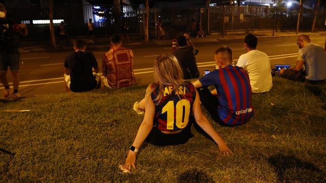 Messi Hengkang, Fans Datangi Stadion Camp Nou
