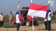Melakukan upacara di tengah sawah adalah bentuk kepedulian petani pada bangsa. 