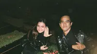 6 Potret Artis FTV Rachquel Nesia Dilamar Kekasih di Makam Sang Ayah