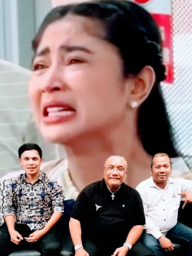 Togar Situmorang (Tengah)