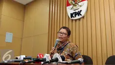 Humas KPK, Yuyuk Andriati mengabarkan bahwa KPK telah menetapkan mantan Dirjen Kependudukan dan Pencatatan Sipil (Dukcapil) Kemendagri, Irman sebagai tersangka baru kasus tipikor e-KTP, Jakarta, Jum'at (30/9). (Liputan6.com/Helmi Afandi)