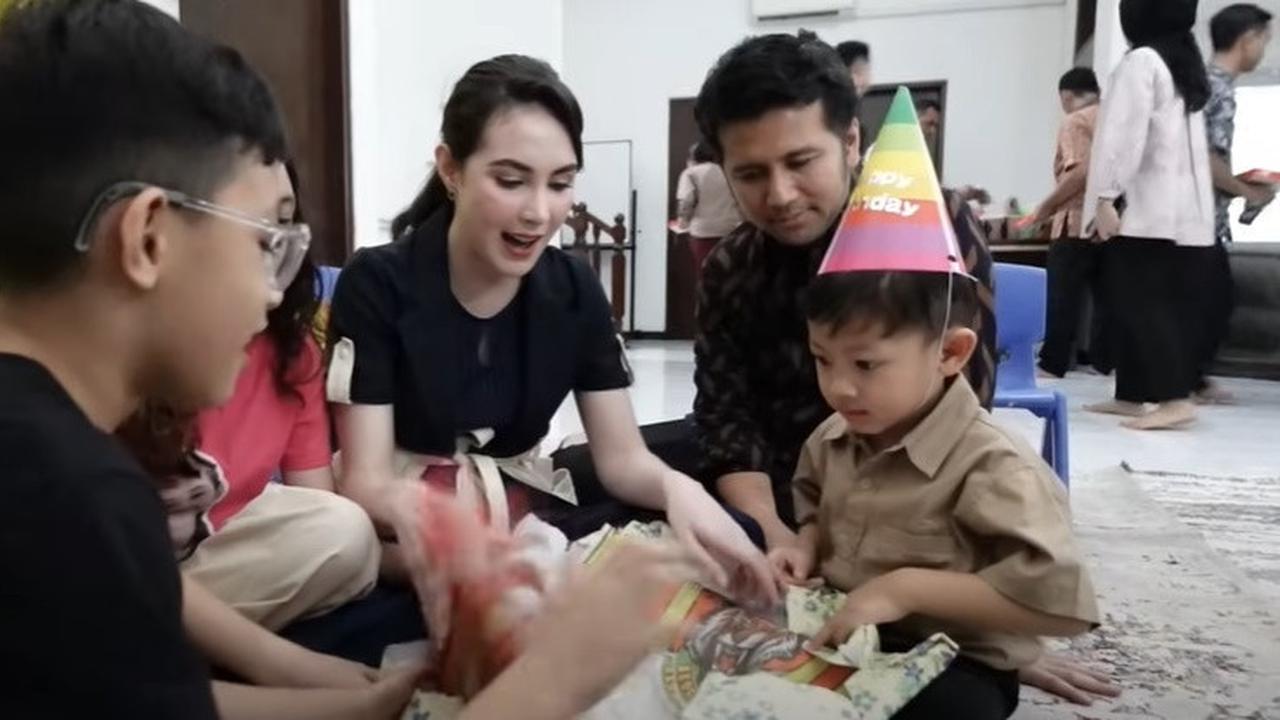 6 Potret Ultah Kale Anak Arumi Bachsin, Kena Prank Dapat Kado Barongsai Berujung Nangis