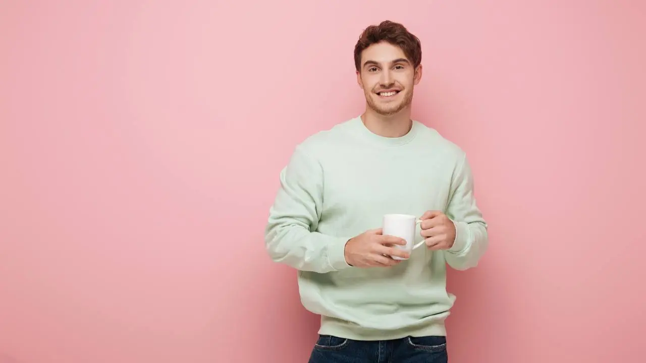 Rekomendasi Sweatshirt Pria Terbaik, Solusi Outfit Simpel tapi Tetap Keren