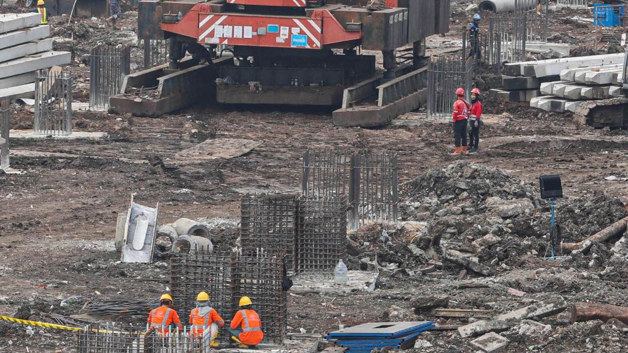 Suasana aktivitas pengerjaan proyek perluasan Stasiun Tanah Abang di Jakarta, Jumat (9/8/2024). Foto: Liputan6.com/Angga Yuniar
