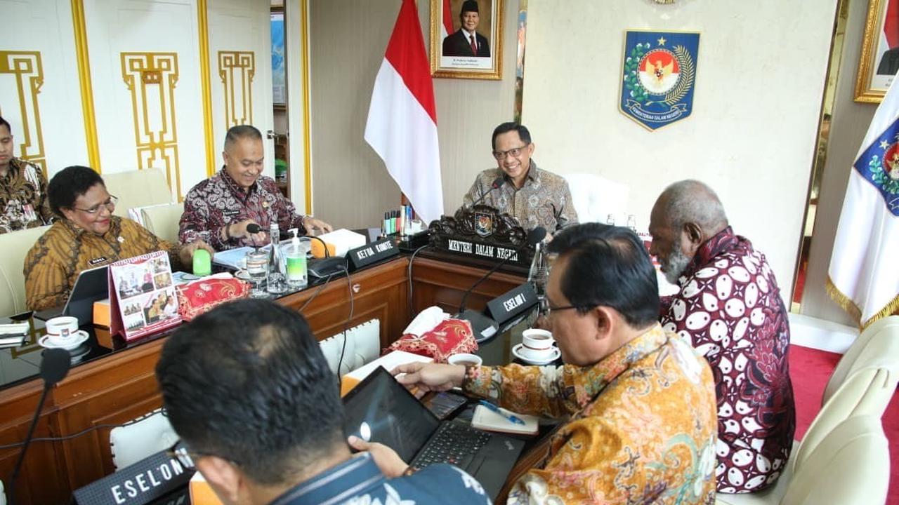 Mendagri Tito Karnavian saat rapat KEPP Otsus Papua di Kantor Pusat Kemendagri