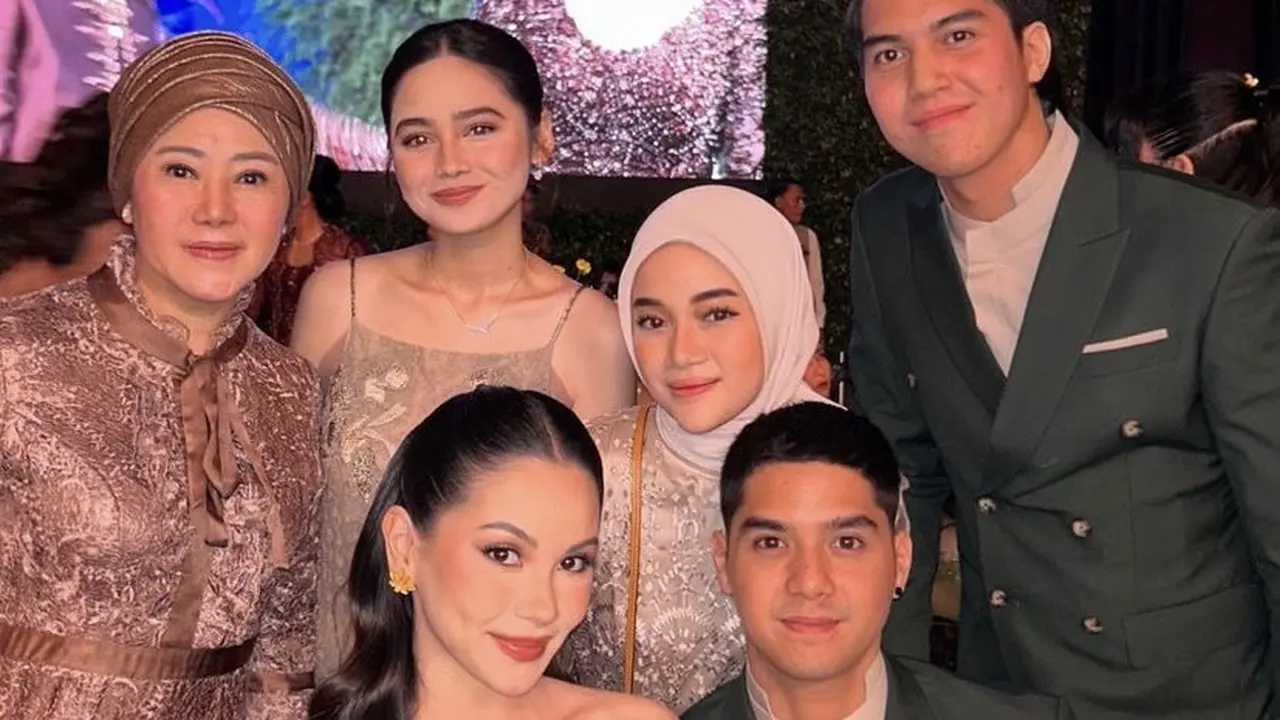 Para Artis Bersama +1 saat Hadir di Pernikahan Aaliyah Massaid dan Thariq Halilintar