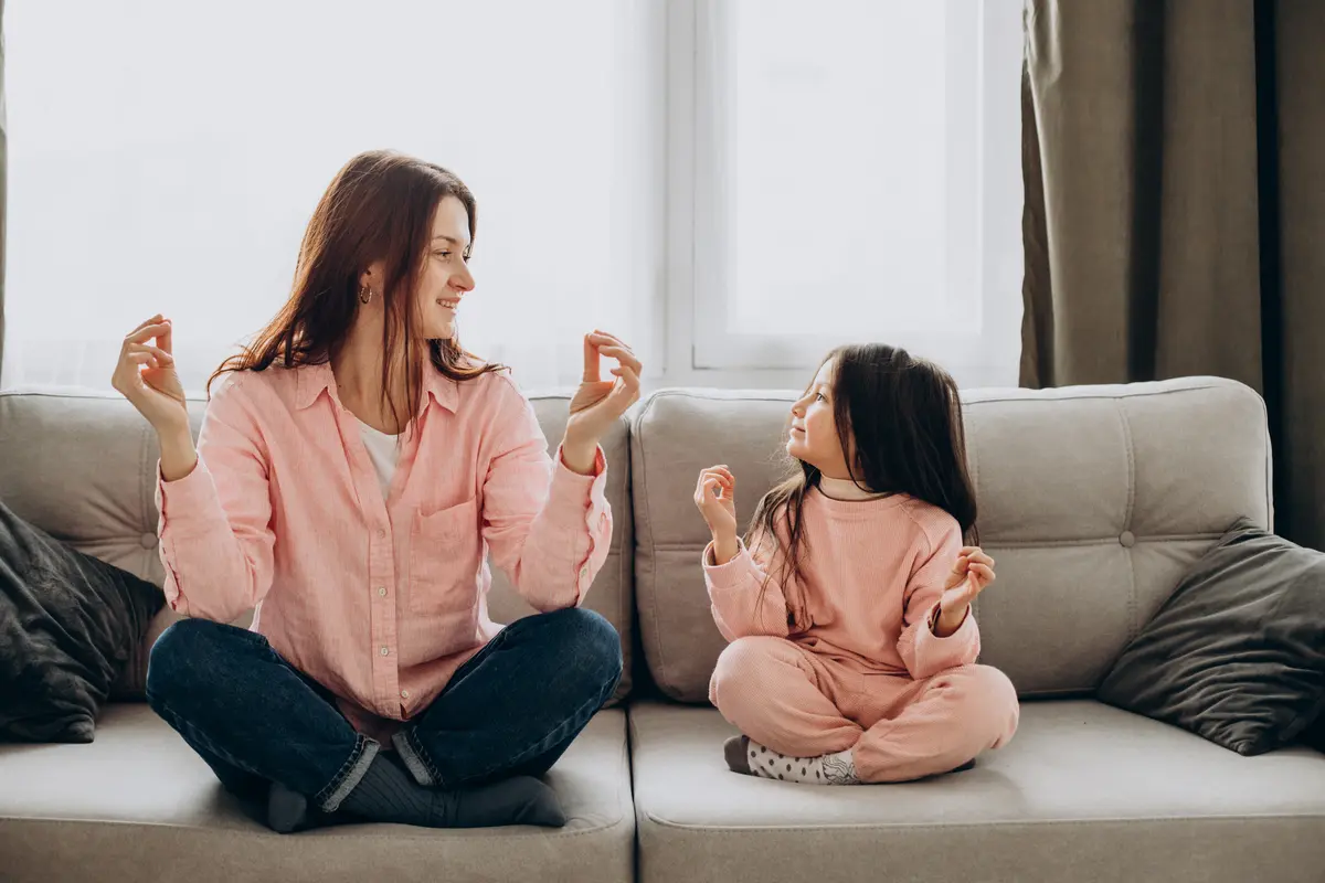 Mengajarkan basic manners kepada anak sejak dini merupakan hal yang penting