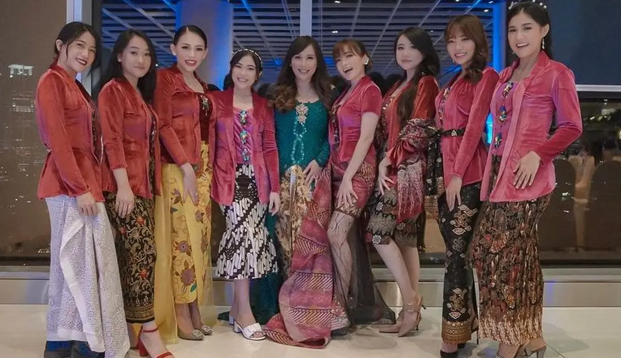 Dalam kesempatan itu, mantan anggota Cherrybelle terlihat kompak mengenakan kebaya. Dan membagikan momen tersebut di Instagram pribadi masing-masing. Dok. @margareth_angelina