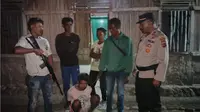 pelaku pencabulan anak Gesper ditangkap di suatu lokasi di RT 021/RW 009, Desa Polo, Kecamatan Amanuban Selatan, Kabupaten Timor Tengah Selatan (TTS), NTT. (Liputan6.com/ Ola Keda)