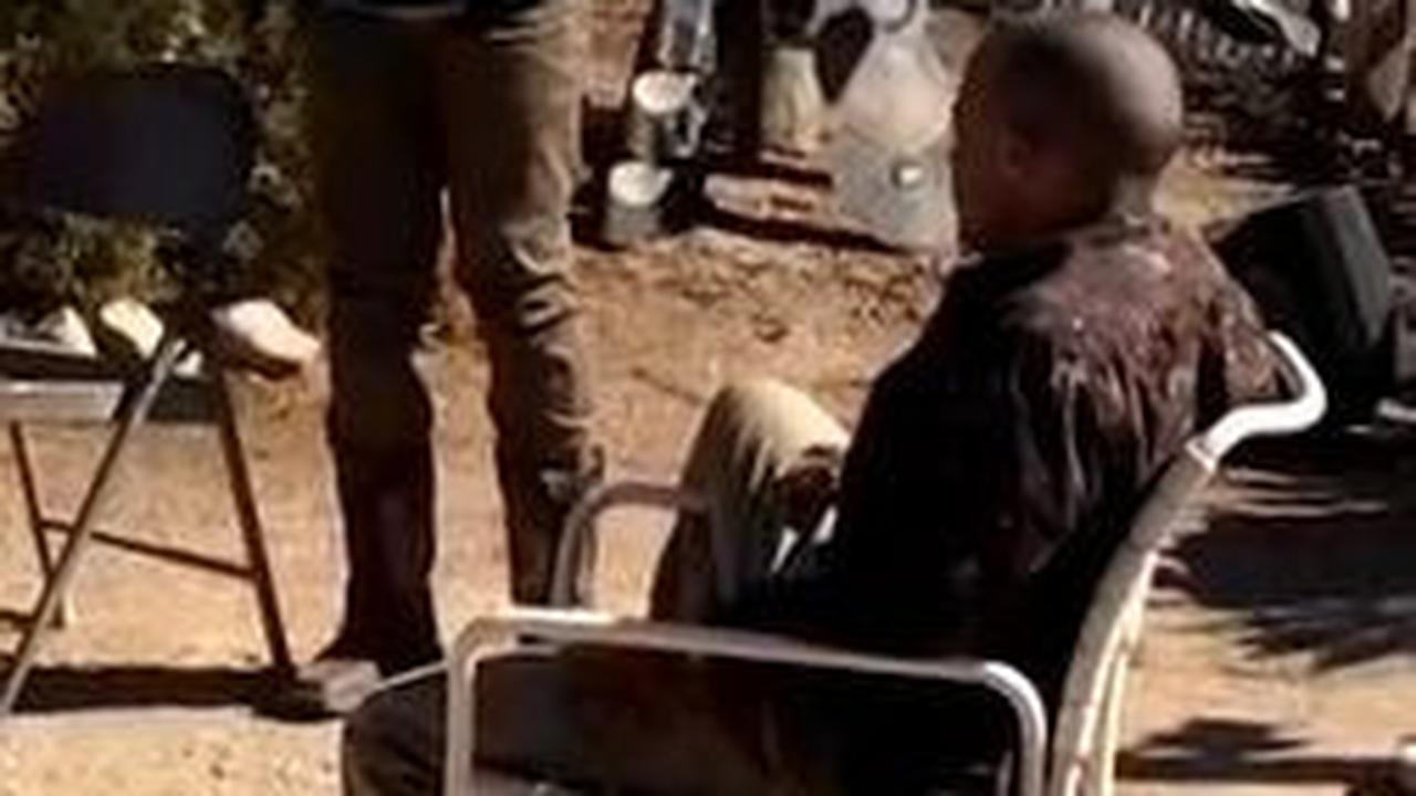 Kota ini terbilang kecil dan kumuh. Slab City juga banyak ditinggali para buronan hingga keluarga yang kurang beruntung secara finansial.