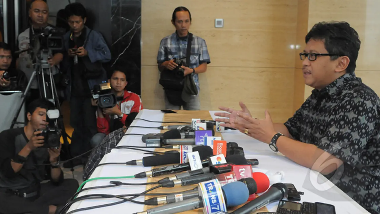 Hasto Kristiyanto Pamer Alat Anti Sadap