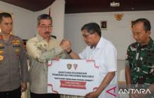 Tahukah Anda? Gubernur Maluku Serahkan Rp2 Miliar untuk Bantuan Bencana Sosial, Bukti Cepat Tanggap Pemprov!