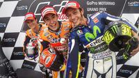Selfie Valentino Rossi bersama Marc Marquez dan Dani Pedrosa di podium MotoGP Jerman. (Valentino Rossi)