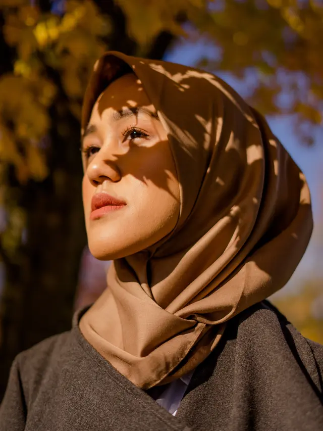 Contoh ilustrasi hijab perempuan yang rapi