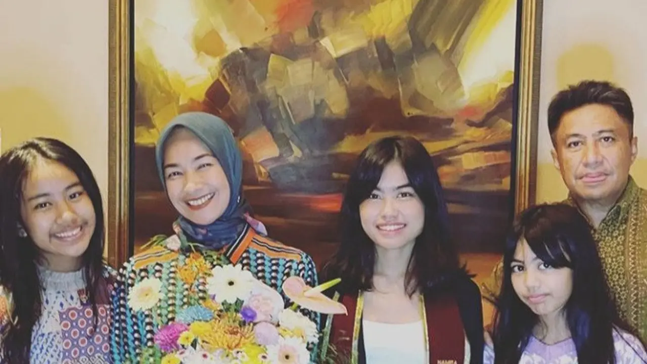 Namira Anjani Anak Alya Rohali Rayakan Kelulusan