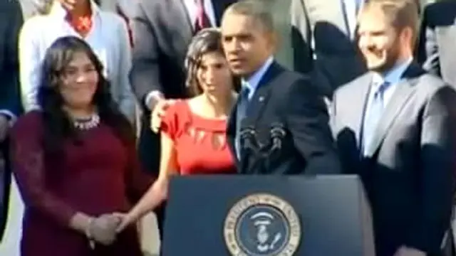 Teori Konspirasi: Obama Tolong Perempuan Hamil Pingsan Rekayasa