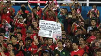 Suporter Timnas Indonesia di Stadion Gelora Delta, Sidoarjo, pada Piala AFF U-16 2018. (Bola.com/Aditya Wany)