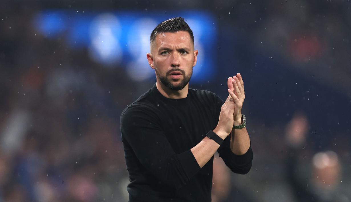 Gelar ini menjadi yang pertama bagi pelatih Francesco Farioli. Seperti diketahui, pria berkebangsaan Italia tersebut ditunjuk sebagai nahkoda di FC Porto pada awal musim 2025/2026. (AP Photo/Miguel Angelo Pereira)